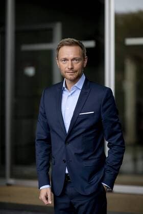 Christian Lindner, FDP Deutschland, Germany, Berlin, 27.10.2016 Christian Lindner, Bundesvorsitzender der FDP und Vorsitzender der FDP-Fraktion in Nordrhein-Westfalen, in Berlin. Portrait Christian Lindner, head of the German Free Democratic Party Freie Demokratische Partei FDP, in Berlin