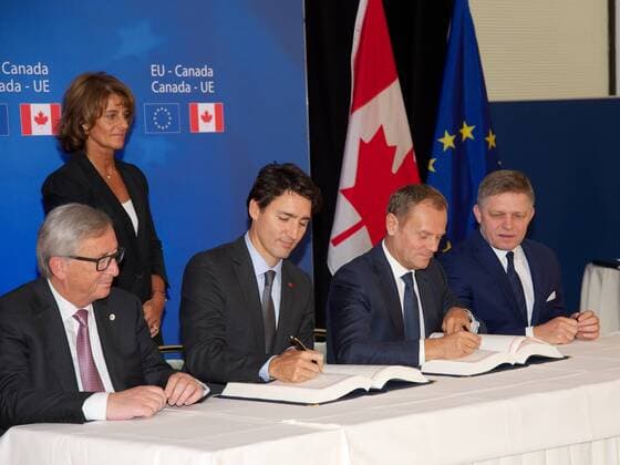 EU und Kanada besiegeln CETA (161030) -- BRUSSELS, Oct. 30, 2016 -- (L-R) European Commission President Jean-Claude Juncker, Canadian Prime Minister Justin Trudeau, European Council President Donald Tusk and Slovak Prime Minister Robert Fico attend the signing ceremony in Brussels, Belgium, Oct. 30, 2016. The European Union (EU) and Canada signed the Comprehensive Economic and Trade Agreement, or CETA, on Sunday in the wake of a weeks-long Belgian drama. EU)(nxl) BELGIUM-BRUSSELS-EU-CANADA-SUMMIT-CETA YexPingfan 