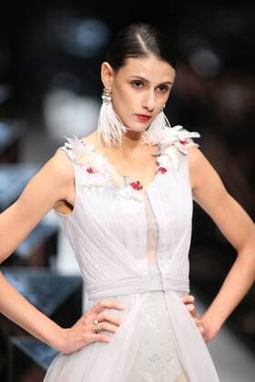 October 30, 2016 - Beijing, Beijing, China - Beijing,CHINA-October 30 2016: (EDITORIAL USE ONLY. CHINA OUT) ..A model presents a creation of Zoul at the China Fashion Week in Beijing, October 30th, 2016. Beijing China  - ZUMAs145 20161030_zaa_s145_026