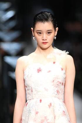 October 30, 2016 - Beijing, Beijing, China - Beijing,CHINA-October 30 2016: (EDITORIAL USE ONLY. CHINA OUT) ..A model presents a creation of Zoul at the China Fashion Week in Beijing, October 30th, 2016. Beijing China  - ZUMAs145 20161030_zaa_s145_022