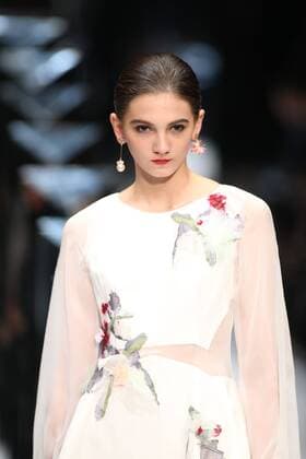 October 30, 2016 - Beijing, Beijing, China - Beijing,CHINA-October 30 2016: (EDITORIAL USE ONLY. CHINA OUT) ..A model presents a creation of Zoul at the China Fashion Week in Beijing, October 30th, 2016. Beijing China  - ZUMAs145 20161030_zaa_s145_021