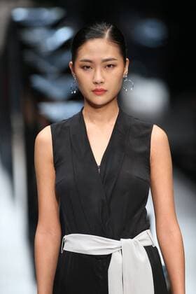 October 30, 2016 - Beijing, Beijing, China - Beijing,CHINA-October 30 2016: (EDITORIAL USE ONLY. CHINA OUT) ..A model presents a creation of Zoul at the China Fashion Week in Beijing, October 30th, 2016. Beijing China  - ZUMAs145 20161030_zaa_s145_013