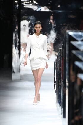 October 30, 2016 - Beijing, Beijing, China - Beijing,CHINA-October 30 2016: (EDITORIAL USE ONLY. CHINA OUT) ..A model presents a creation of Zoul at the China Fashion Week in Beijing, October 30th, 2016. Beijing China  - ZUMAs145 20161030_zaa_s145_016