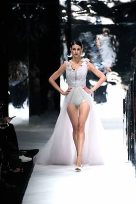 October 30, 2016 - Beijing, Beijing, China - Beijing,CHINA-October 30 2016: (EDITORIAL USE ONLY. CHINA OUT) ..A model presents a creation of Zoul at the China Fashion Week in Beijing, October 30th, 2016. Beijing China  - ZUMAs145 20161030_zaa_s145_025