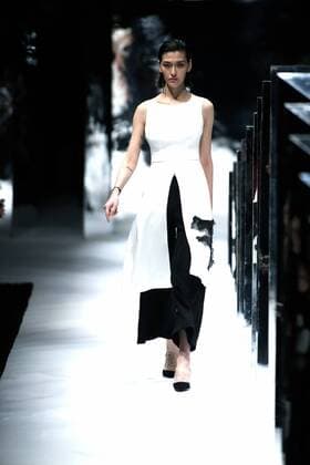 October 30, 2016 - Beijing, Beijing, China - Beijing,CHINA-October 30 2016: (EDITORIAL USE ONLY. CHINA OUT) ..A model presents a creation of Zoul at the China Fashion Week in Beijing, October 30th, 2016. Beijing China  - ZUMAs145 20161030_zaa_s145_006