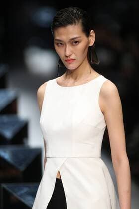 October 30, 2016 - Beijing, Beijing, China - Beijing,CHINA-October 30 2016: (EDITORIAL USE ONLY. CHINA OUT) ..A model presents a creation of Zoul at the China Fashion Week in Beijing, October 30th, 2016. Beijing China  - ZUMAs145 20161030_zaa_s145_007