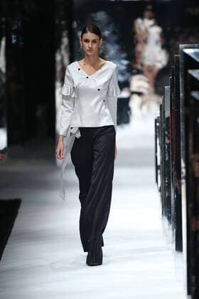October 30, 2016 - Beijing, Beijing, China - Beijing,CHINA-October 30 2016: (EDITORIAL USE ONLY. CHINA OUT) ..A model presents a creation of Zoul at the China Fashion Week in Beijing, October 30th, 2016. Beijing China  - ZUMAs145 20161030_zaa_s145_009