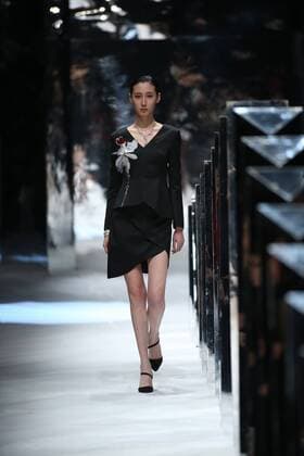 October 30, 2016 - Beijing, Beijing, China - Beijing,CHINA-October 30 2016: (EDITORIAL USE ONLY. CHINA OUT) ..A model presents a creation of Zoul at the China Fashion Week in Beijing, October 30th, 2016. Beijing China  - ZUMAs145 20161030_zaa_s145_003