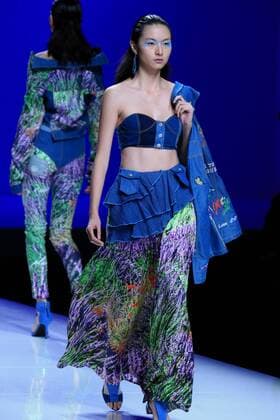 (161031) -- BEIJING, Oct. 30, 2016 -- Models present creations of the brand D nim during the China Fashion Week in Beijing, capital of China, Oct. 30, 2016. ) (wf) CHINA-BEIJING-FASHION WEEK (CN) LixMingFang 