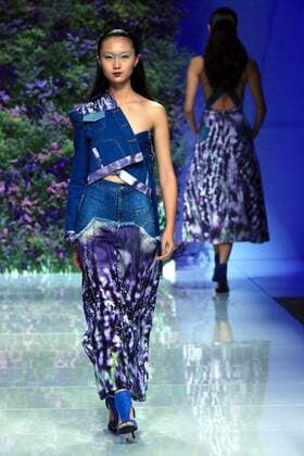 (161031) -- BEIJING, Oct. 30, 2016 -- Models present creations of the brand D nim during the China Fashion Week in Beijing, capital of China, Oct. 30, 2016. ) (wf) CHINA-BEIJING-FASHION WEEK (CN) LixMingFang 