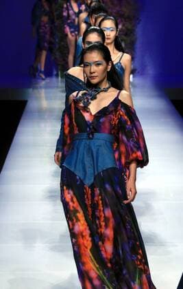(161031) -- BEIJING, Oct. 30, 2016 -- Models present creations of the brand D nim during the China Fashion Week in Beijing, capital of China, Oct. 30, 2016. ) (wf) CHINA-BEIJING-FASHION WEEK (CN) LixMingFang 