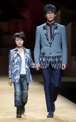 (161031) -- BEIJING, Oct. 31, 2016 -- Models present creations of designer Cheng Yingfen during the China Fashion Week in Beijing, capital of China, Oct. 31, 2016. ) (zwx) CHINA-BEIJING-FASHION WEEK (CN) ChenxJianli 