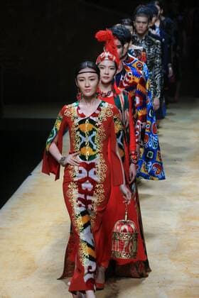 (161031) -- BEIJING, Oct. 31, 2016 -- Models present creations of designer Cheng Yingfen during the China Fashion Week in Beijing, capital of China, Oct. 31, 2016. ) (zwx) CHINA-BEIJING-FASHION WEEK (CN) LixMingfang 