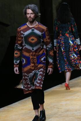 (161031) -- BEIJING, Oct. 31, 2016 -- A model presents a creation of designer Cheng Yingfen during the China Fashion Week in Beijing, capital of China, Oct. 31, 2016. ) (zwx) CHINA-BEIJING-FASHION WEEK (CN) LixMingfang 