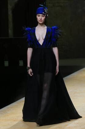 (161031) -- BEIJING, Oct. 31, 2016 -- A model presents a creation of designer Cheng Yingfen during the China Fashion Week in Beijing, capital of China, Oct. 31, 2016. ) (zwx) CHINA-BEIJING-FASHION WEEK (CN) LixMingfang 