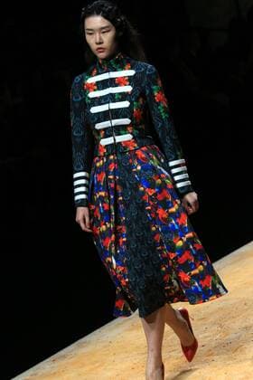 (161031) -- BEIJING, Oct. 31, 2016 -- A model presents a creation of designer Cheng Yingfen during the China Fashion Week in Beijing, capital of China, Oct. 31, 2016. ) (zwx) CHINA-BEIJING-FASHION WEEK (CN) LixMingfang 