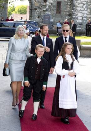 23-06-2016 Norway Norwegian Royal family during the visit to the Ravnakloa fishmarket in Trondheim as part of the Jubilee tour 2016. Princess Mette Marit and Prince Haakon and Princess Ingrid Alexandra and Prince Sverre Magnus and Marius Borg Hoiby  Copyright: PPEx