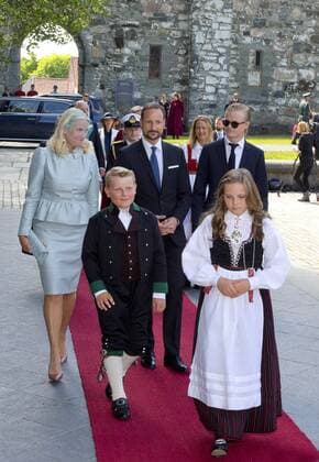 23-06-2016 Norway Norwegian Royal family during the visit to the Ravnakloa fishmarket in Trondheim as part of the Jubilee tour 2016. Princess Mette Marit and Prince Haakon and Princess Ingrid Alexandra and Prince Sverre Magnus and Marius Borg Hoiby  Copyright: PPEx