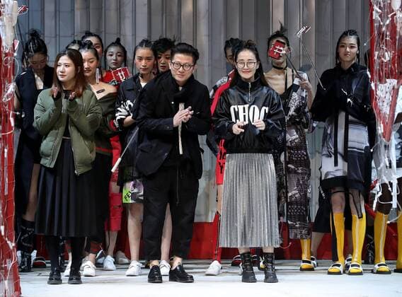 (161031) -- BEIJING, Oct. 31, 2016 -- Designers greet the audience on the fashion show of ILOVECHOC 2017 S S collection during the China Fashion Week in Beijing, capital of China, Oct. 31, 2016. ) (wyo) CHINA-BEIJING-FASHION WEEK (CN) ChenxJianli 