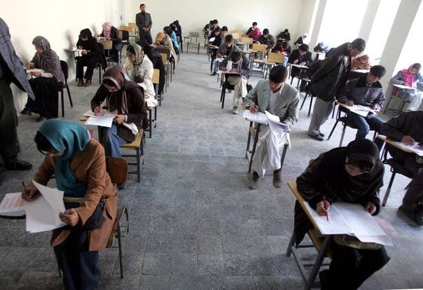 081128) -- KABUL, Nov. 28, 2008 -- Afghan students attend the national college entrance examination at Kabul University in Kabul, capital of Afghanistan, Nov. 28, 2008. For the first time in Afghanistan s history more than one hundred thousands of students attended the national entrance examination to higher educational institutions on Friday.  - ZUMAx10_ 20081128_zaf_x10_044