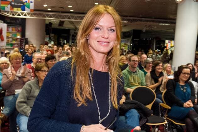 Esther Schweins bei der Buchpremiere bei der Mayersche mit dem Roman Blutige Fesseln am 31.10.2016 in Köln. Buchpremiere bei der Mayersche mit dem Roman Blutige Fesseln in Köln