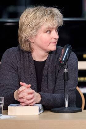 Karin Slaughter bei ihrer Deutschland Buchpremiere bei der Mayersche mit dem Roman Blutige Fesseln am 31.10.2016 in Köln. Buchpremiere bei der Mayersche mit dem Roman Blutige Fesseln in Köln