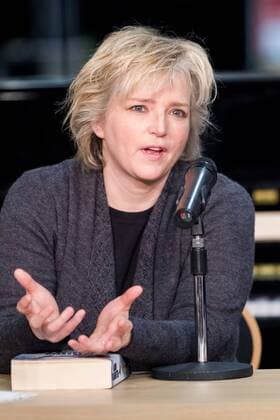Karin Slaughter bei ihrer Deutschland Buchpremiere bei der Mayersche mit dem Roman Blutige Fesseln am 31.10.2016 in Köln. Buchpremiere bei der Mayersche mit dem Roman Blutige Fesseln in Köln