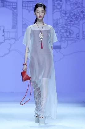 (161101) -- BEIJING, Nov. 1, 2016 -- A model presents a creation of designer Deng Zhaoping during the China Fashion Week in Beijing, capital of China, Nov. 1, 2016. ) (zyd) CHINA-BEIJING-FASHION WEEK (CN) ChenxJianli 