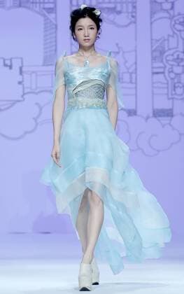 (161101) -- BEIJING, Nov. 1, 2016 -- A model presents a creation of designer Deng Zhaoping during the China Fashion Week in Beijing, capital of China, Nov. 1, 2016. ) (zyd) CHINA-BEIJING-FASHION WEEK (CN) ChenxJianli 