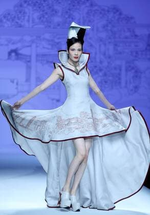 Themen der Woche (161101) -- BEIJING, Nov. 1, 2016 -- A model presents a creation of designer Deng Zhaoping during the China Fashion Week in Beijing, capital of China, Nov. 1, 2016. ) (zyd) CHINA-BEIJING-FASHION WEEK (CN) ChenxJianli 