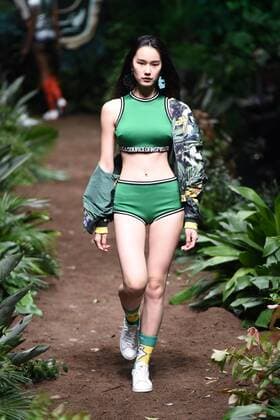 October 31, 2016 - Beijing, Beijing, China - Beijing,CHINA-October 31st 2016: (EDITORIAL USE ONLY. CHINA OUT) A model presents a creation from Fiona Chen Exclusive collection during China Fashion Week in Beijing on October 31st, 2016. Beijing China  - ZUMAs145 20161031_zaa_s145_212