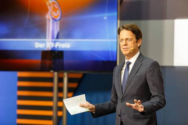01.11.2016, Berlin, Deutschland, GER, XY-Preisverleihung 2016 - Gemeinsam gegen das Verbrechen - im Hauptstadtstudio des ZDF. Foto: Moderator der Sendung Rudi Cerne