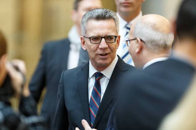 01.11.2016, Berlin, Deutschland, GER, XY-Preisverleihung 2016 - Gemeinsam gegen das Verbrechen - im Hauptstadtstudio des ZDF. Foto: BM Thomas de Maiziere (CDU)