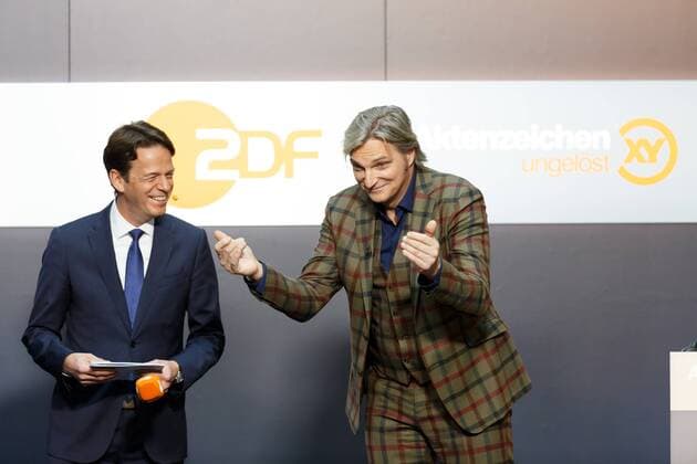 01.11.2016, Berlin, Deutschland, GER, XY-Preisverleihung 2016 - Gemeinsam gegen das Verbrechen - im Hauptstadtstudio des ZDF. Foto:(r.) Stefan Jürgens (l.) Rudi Cerne