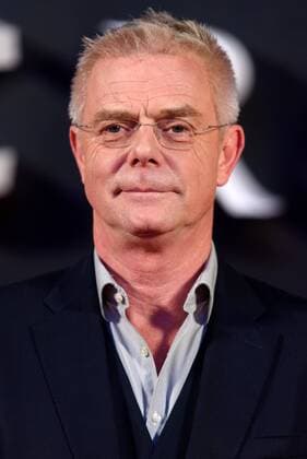 November 1, 2016 - London, London, UK - STEPHEN DALDRY attends the TV premiere of the new Netflix series The Crown about the reign of Queen Elizabeth II. London, UK. London UK  - ZUMAl94_ 20161101_zaf_l94_071