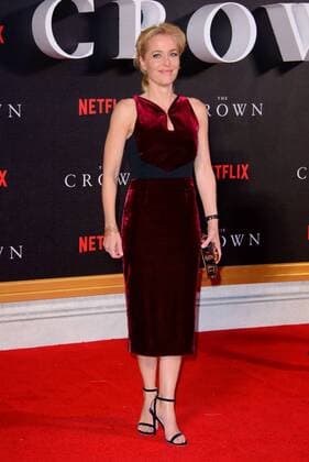 . 01 11 2016. London, United Kingdom. Gillian Anderson attends The Crown TV series premiere.  xChrisxJosephx xi-Imagesx IIM-13723-0048