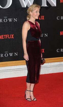 November 1, 2016 - London, England, United Kingdom - Gillian Anderson attends the world premiere of The Crown at Odeon Leciester Square. London United Kingdom - ZUMAs147 20161101_zap_s147_069
