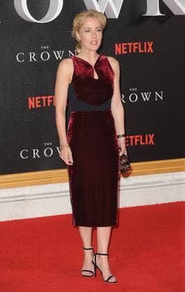 November 1, 2016 - London, England, United Kingdom - Gillian Anderson attends the world premiere of The Crown at Odeon Leciester Square. London United Kingdom - ZUMAs147 20161101_zap_s147_065