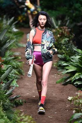 October 31, 2016 - Beijing, Beijing, China - Beijing,CHINA-October 31st 2016: (EDITORIAL USE ONLY. CHINA OUT) A model presents a creation from Fiona Chen Exclusive collection during China Fashion Week in Beijing on October 31st, 2016. Beijing China  - ZUMAs145 20161031_zaa_s145_214