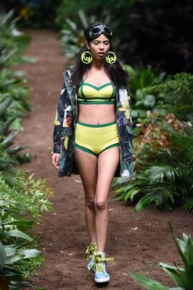 October 31, 2016 - Beijing, Beijing, China - Beijing,CHINA-October 31st 2016: (EDITORIAL USE ONLY. CHINA OUT) A model presents a creation from Fiona Chen Exclusive collection during China Fashion Week in Beijing on October 31st, 2016. Beijing China  - ZUMAs145 20161031_zaa_s145_216
