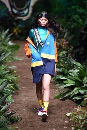 October 31, 2016 - Beijing, Beijing, China - Beijing,CHINA-October 31st 2016: (EDITORIAL USE ONLY. CHINA OUT) A model presents a creation from Fiona Chen Exclusive collection during China Fashion Week in Beijing on October 31st, 2016. Beijing China  - ZUMAs145 20161031_zaa_s145_219