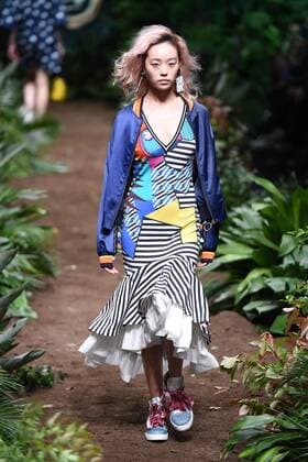 October 31, 2016 - Beijing, Beijing, China - Beijing,CHINA-October 31st 2016: (EDITORIAL USE ONLY. CHINA OUT) A model presents a creation from Fiona Chen Exclusive collection during China Fashion Week in Beijing on October 31st, 2016. Beijing China  - ZUMAs145 20161031_zaa_s145_225