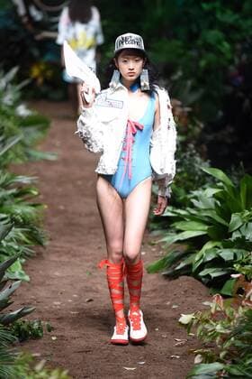 October 31, 2016 - Beijing, Beijing, China - Beijing,CHINA-October 31st 2016: (EDITORIAL USE ONLY. CHINA OUT) A model presents a creation from Fiona Chen Exclusive collection during China Fashion Week in Beijing on October 31st, 2016. Beijing China  - ZUMAs145 20161031_zaa_s145_228