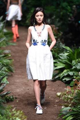 October 31, 2016 - Beijing, Beijing, China - Beijing,CHINA-October 31st 2016: (EDITORIAL USE ONLY. CHINA OUT) A model presents a creation from Fiona Chen Exclusive collection during China Fashion Week in Beijing on October 31st, 2016. Beijing China  - ZUMAs145 20161031_zaa_s145_231