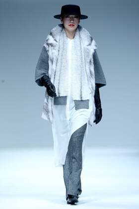 (161102) -- BEIJING, Nov. 2, 2016 -- A model presents a creation of Saga Furs during the China Fashion Week in Beijing, capital of China, Nov. 1, 2016. ) (zwx) CHINA-BEIJING-FASHION WEEK (CN) ChenxJianli 