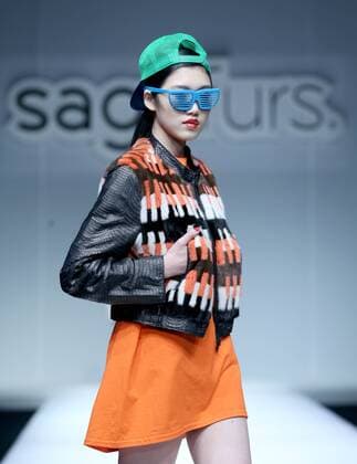 (161102) -- BEIJING, Nov. 2, 2016 -- A model presents a creation of Saga Furs during the China Fashion Week in Beijing, capital of China, Nov. 1, 2016. ) (zwx) CHINA-BEIJING-FASHION WEEK (CN) ChenxJianli 