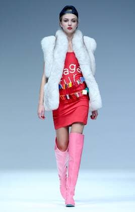 (161102) -- BEIJING, Nov. 2, 2016 -- A model presents a creation of Saga Furs during the China Fashion Week in Beijing, capital of China, Nov. 1, 2016. ) (zwx) CHINA-BEIJING-FASHION WEEK (CN) ChenxJianli 
