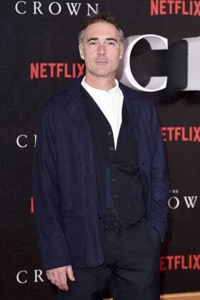 Greg Wise bei der Weltpremiere der Netflix TV-Serie The Crown im Odeon Leicester Square. London, 01.11.2016 Greg Wise  Foto:xS.xVasx xFuturexImage