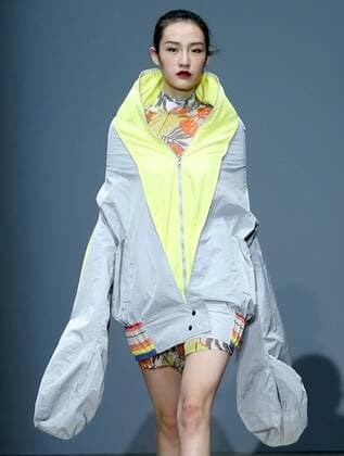 BEIJING, Nov. 1, 2016 -- A model presents a creation by designer Chen Yu during the China Fashion Week in Beijing, capital of China, Nov. 1, 2016. ) (ssx) CHINA-BEIJING-FASHION-WEEK(CN) ChenxJianli 