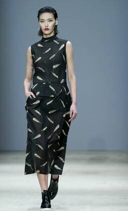BEIJING, Nov. 1, 2016 -- A model presents a creation by designer Chen Yu during the China Fashion Week in Beijing, capital of China, Nov. 1, 2016. ) (ssx) CHINA-BEIJING-FASHION-WEEK(CN) ChenxJianli 
